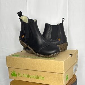 El Naturalista N158 Natural Grain Black / Yggdrasil size 40 brand new